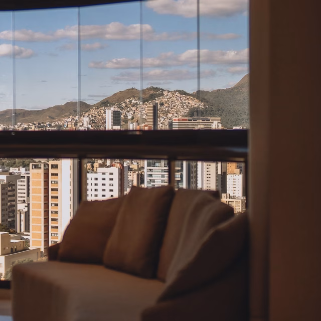 Reforma Interiores - Cobertura E&M
Metragem: 195,00m²
Localização: Santo Antônio, Belo Horizonte
Arquitetura: @mca.arquitetura 
Obra Civil: @construtora_prs
Fotografia: @jesse.onze 
Acesse nosso site e conheça nosso portfólio
www.construtoraprs.com.br