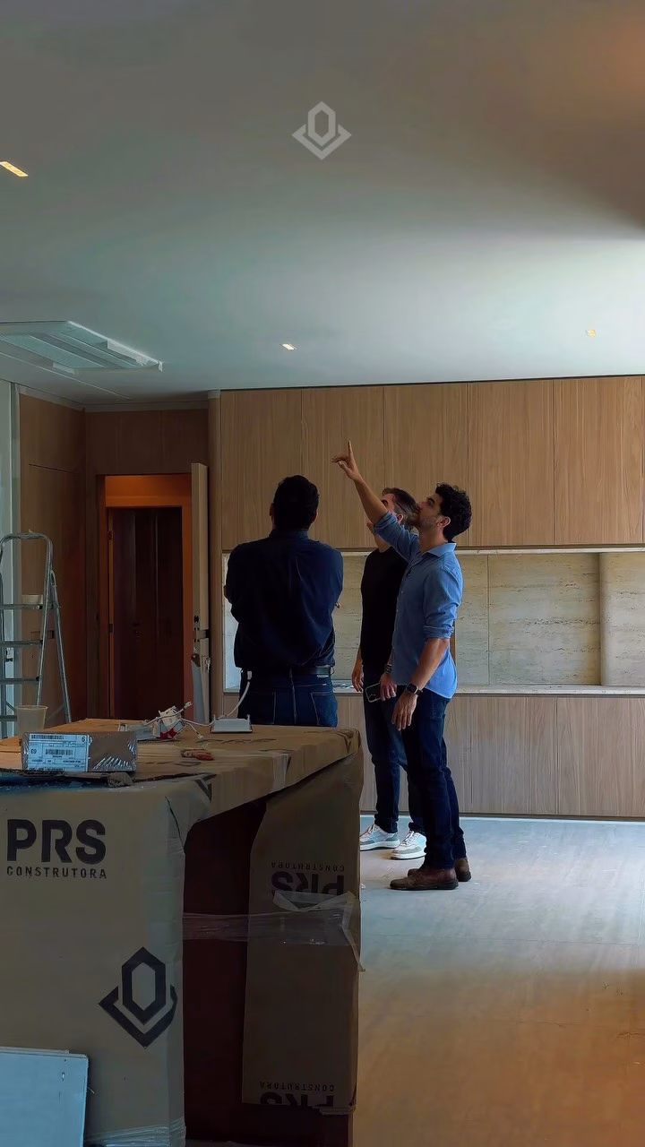 Marcenaria finalizada e últimos detalhes sendo preparados para a entrega de mais um projeto.Arquitetura: @viviane_mazoni Área: aproximadamente 180 m²Localização: Funcionários, Belo HorizonteExecução: @construtora_prs
