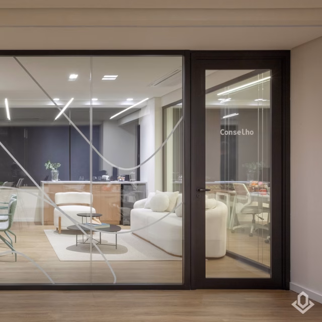 Projeto Corporativo - Life Pethub @petlife.com.br 
Metragem: 635,00m²
Localização: Savassi, Belo Horizonte
Arquitetura: @leticialonguinho.design 
Obra Civil: @construtora_prs
Fotografia: @hqueiroga 
Acesse nosso site e conheça nosso portfólio
www.construtoraprs.com.br